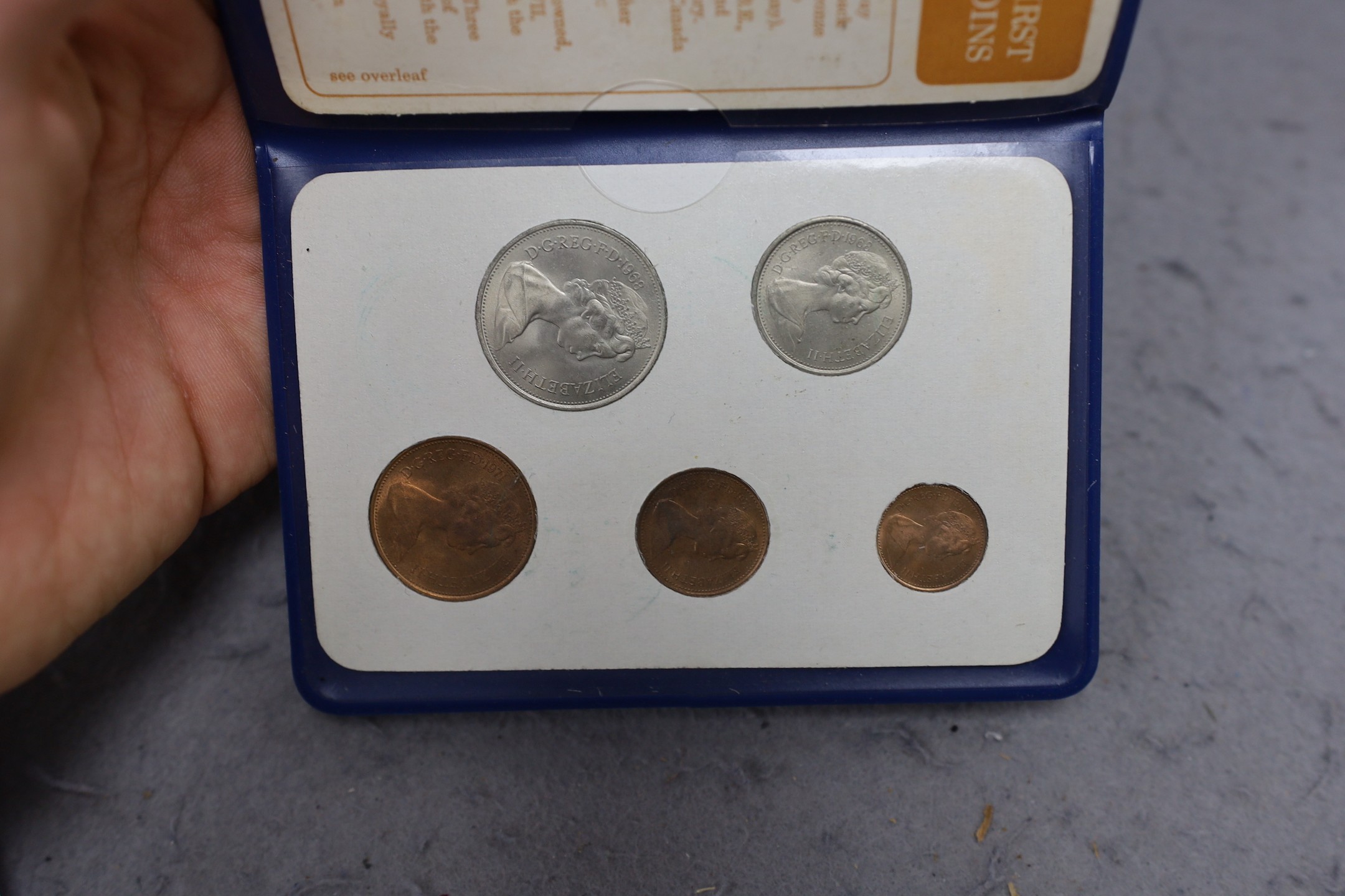 UK coins, Victoria to Elizabeth II, highlights to include halfpenny 1838, near EF, halfcrowns 1915, 1929, 1936 x 2, all EF, shillings 1934, EF and 1937 UNC, five decimal coins sets 1971 etc.